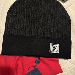louie v beanie 