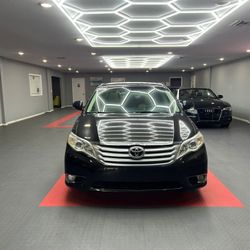 2011 Toyota Avalon Limited 