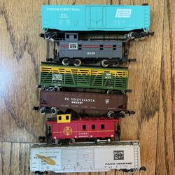 Bachman N Scale Vintage Train Car Lot Of 6. Condition is pre owned and perhaps show some signs of wear from age and usage and overall are in solid res