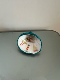 Tiny shell magnet