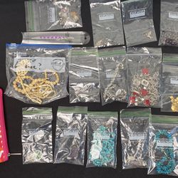 22 Piece Lot of Antique Vintage Assorted Jewelry Necklaces Bracelets Earrings 