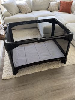4 Moms Breeze PlayYard/Travel Crib