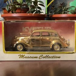 Kyosho Toyota AA Sedan golden collectible car model Museum Collection