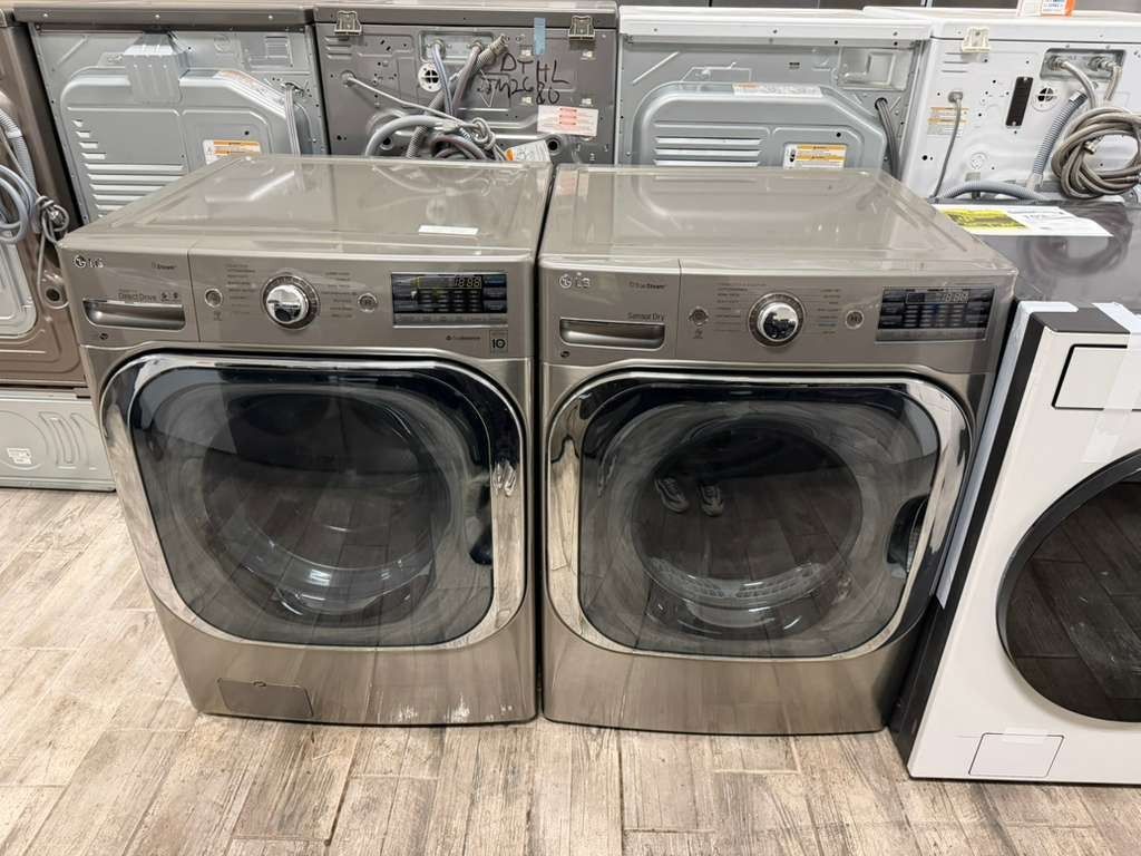LG Mega 5.2 cubic foot washer and dryer set electric