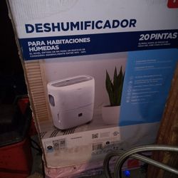 TCL Dehumidifier 20 Pints