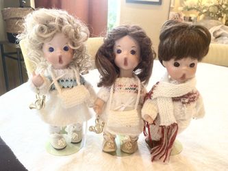 Porcelain Bisque La Rose 89 Christmas Carolers Dolls. Set