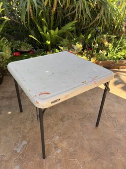 LIFETIME CHILDRENS SQUARE TABLE