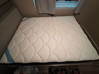 Nearly New Dream Cloud Premiere Queen Mattress