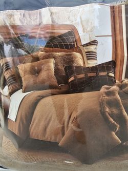 New King Comforter Set With Shams, Bed Skirt, and Pillow!