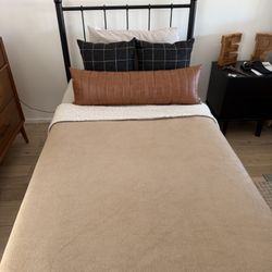 Twin Beds - Black Iron 