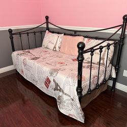 Twin Daybed (Black Metal) + Twin Bed