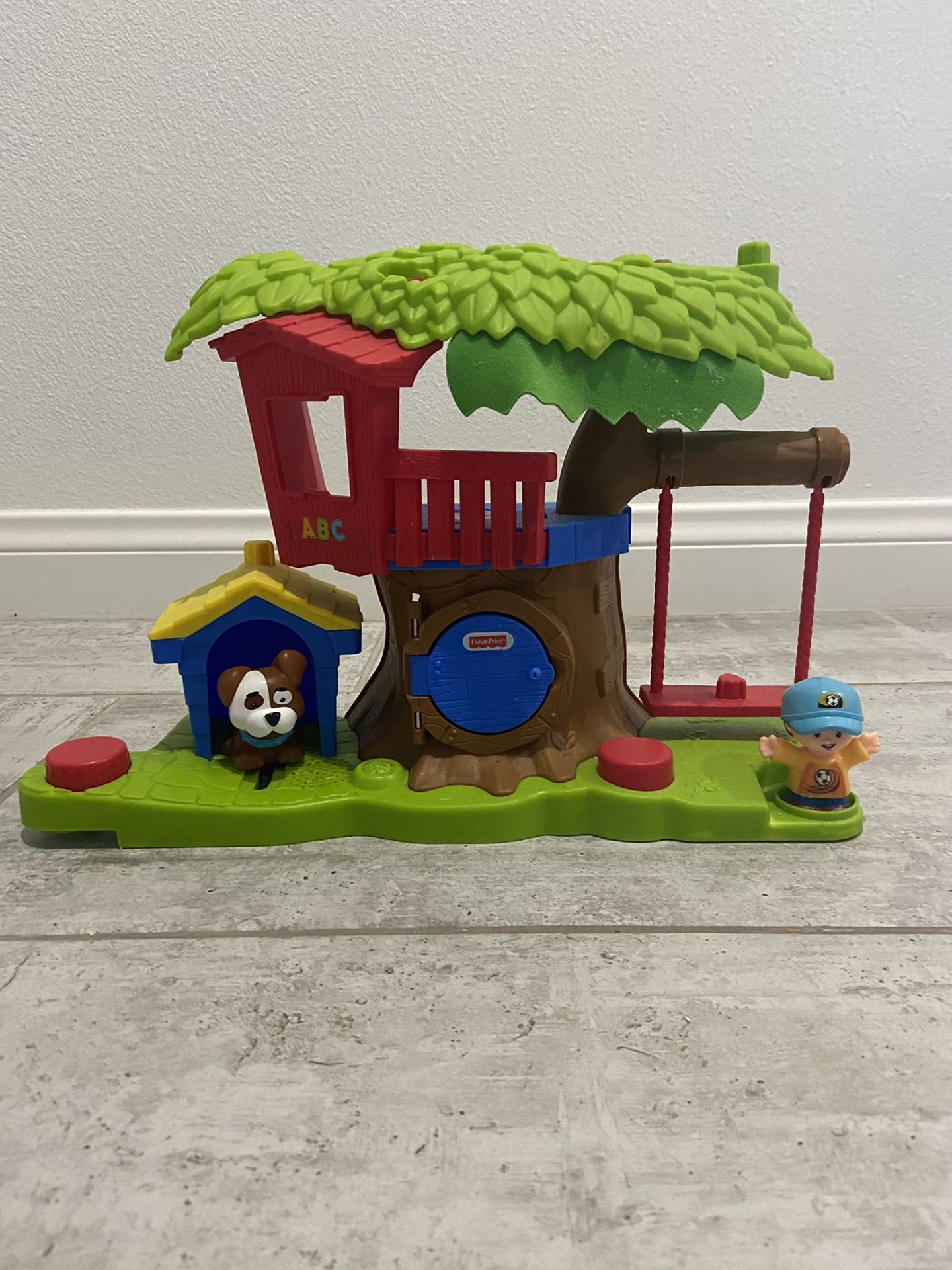 Fisher-Price Little People SWING & SHARE TREEHOUSE Gift Set Sounds & 2 Figures