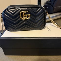 AUTHENTIC Gucci Marmont Bag 