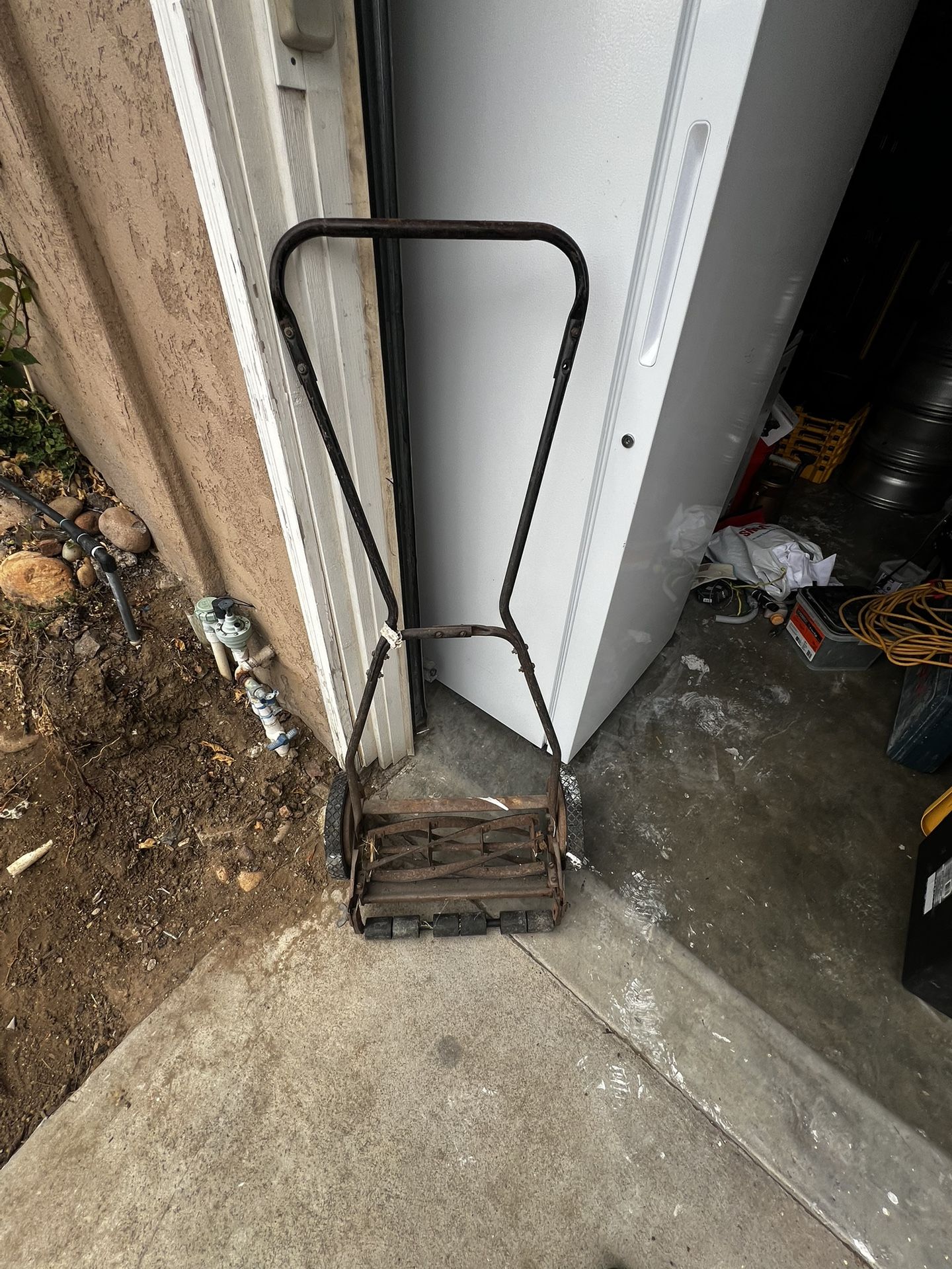 Vintage Manual Reel Lawn Mower – Needs Some TLC