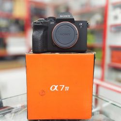 New - Sony A7 IV