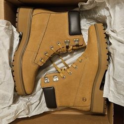 Brand New Size 11 Women's Timberland Boots 