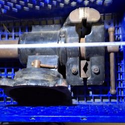 Large Rotating Bench Vise 