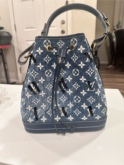 L-V Bucket Bag