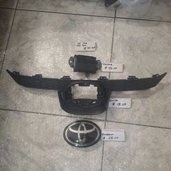 Radar Emblem Grille Toyota Corolla 2020 2021 2022 OEM