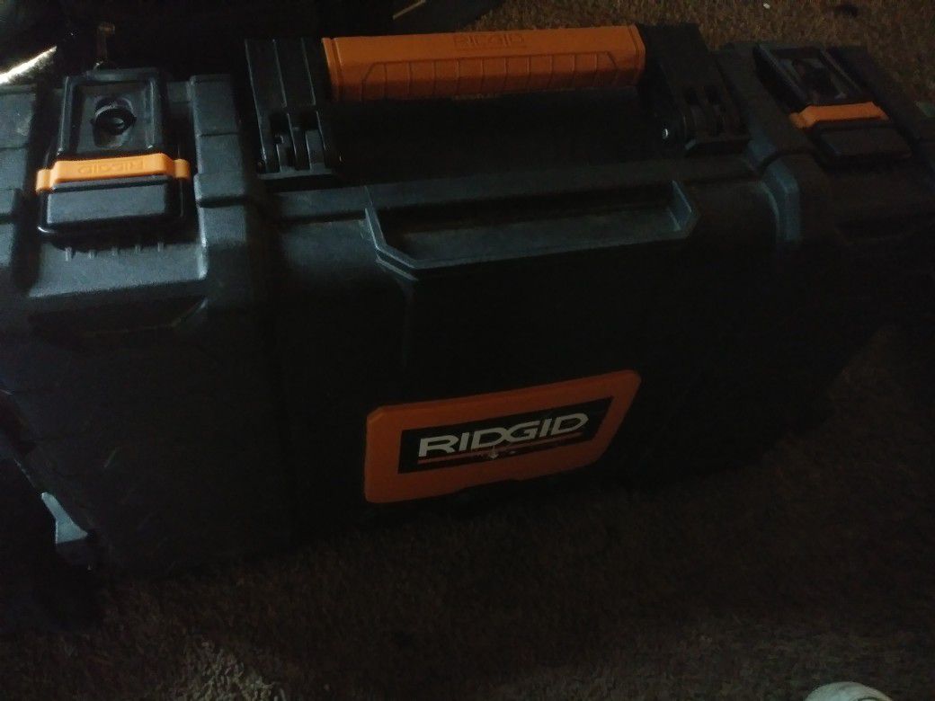 Rigid tool box