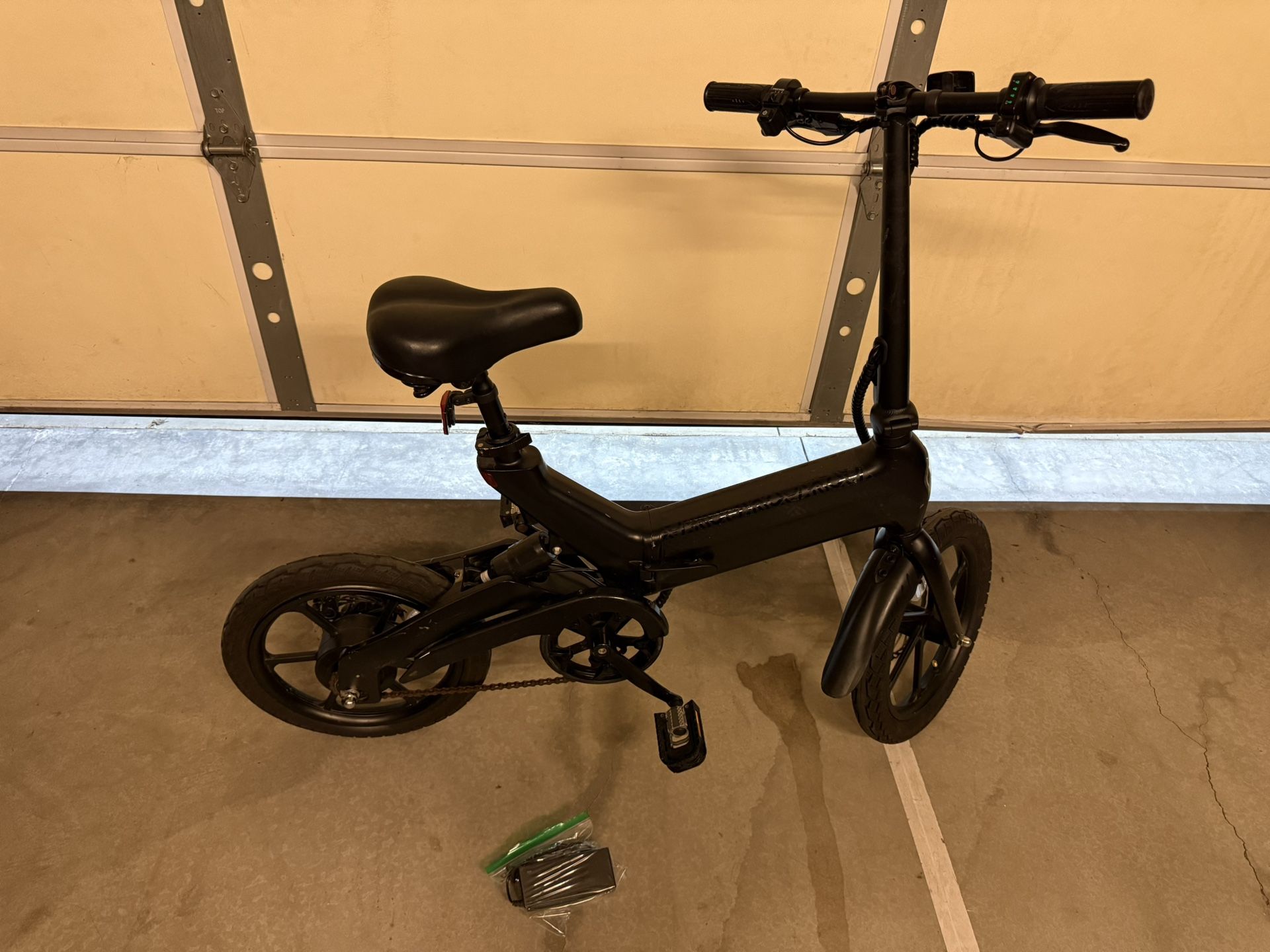 Jetson Haze Folding ebike With New Battery 15-20 Mile Range