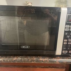 Microwave Oven, 900 Watts, Black, Lightly Used 