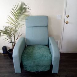 Green sofa  new $40