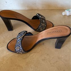 Coach size 7 1/2 black color tie heels