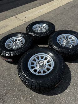 Ford F-250 and F350 Method MR703 8x170 17” BeadGrip Wheels with 35” Nitto RidgeGrappler Tires