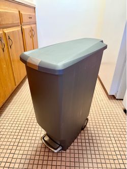 Simplehuman Slim Step Trash Can with Wheels
