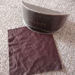Gucci Clamshell Sunglass Case With Cleaner