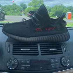 YEEZY 350 (bred)
