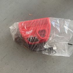 12V Milwaukee Charger