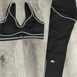ALO Yoga Black and White Set