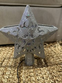 Christmas tree star, in good condition, like new, no defects. Pick up North Hollywood  Coldwater Canyon/ sherman way   Estrella 🌟 para adornos navide