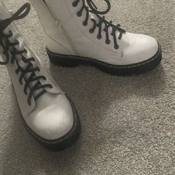 Boots Women’s Size 8