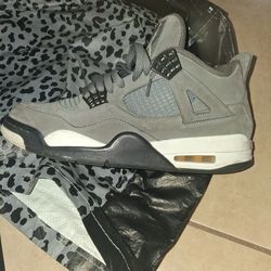 Cool Grey Jordan 4s size 9.5