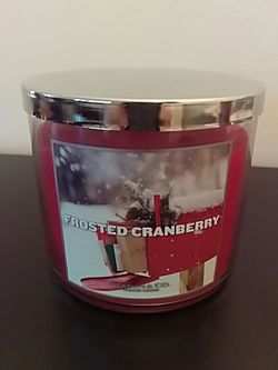 Bath & Body Frosted Cranberry Scented Candle