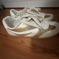 Dolce Vita women’s  sneaker size 9