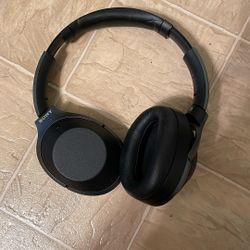 Sony WH-1000 XM2 noise cancel headphone