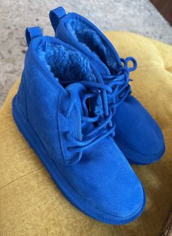 Beautiful royal blue Ugg size 4