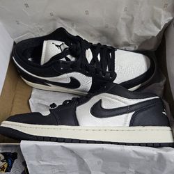 Size 12 - Air Jordan 1 SE Low Vintage Panda W12/ M10.5 