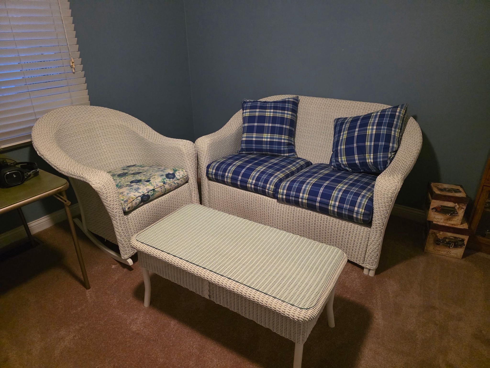 Sunroom/Summer Cottage Wicker furniture