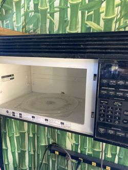 Large Over The Range Microwave, Very Good Conditions