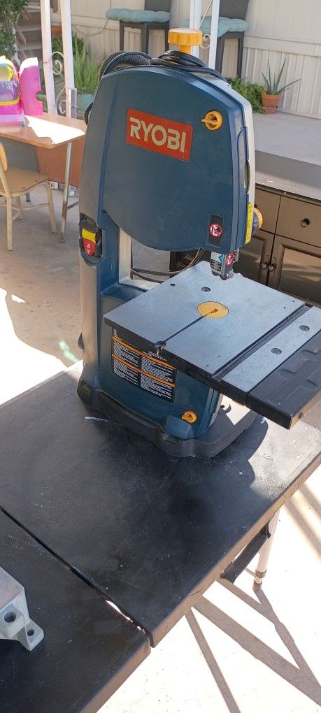 9 Inch Ryobi Band Saw Goes For 299 Brand New Asking 120$ O.B.O