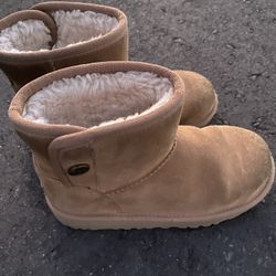 UGG BOOTS