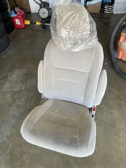 middle RIGHT side seat for sienna 2011