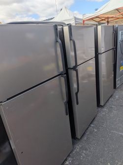 28" Hotpoint apt size refrigerators/3 months of warranty and free local delivery