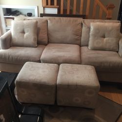 Macy Couch With Matching Klausner Ottomans And Pillows 