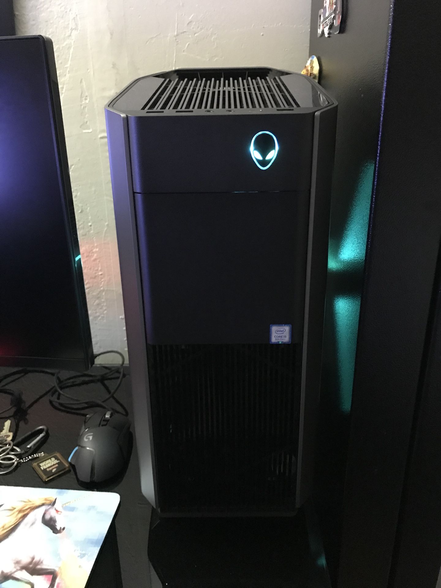 Alienware Aurora R7 intel i5 6-core processor, 8gb, 1tb hd, Radeon rx 560 graphics card